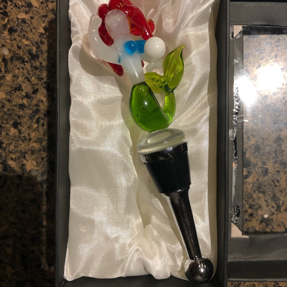 The Cove, wine bottle stopper.